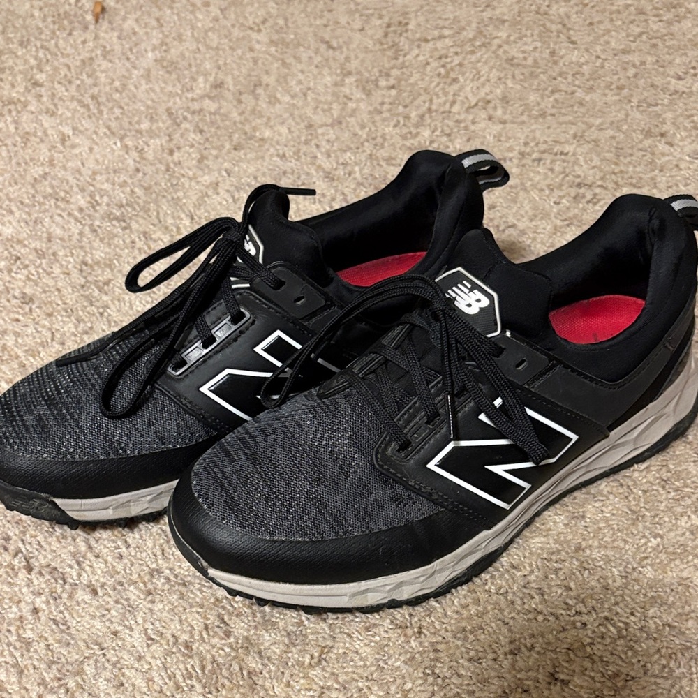 New Balance Men's Black and Gray Athletic Shoes